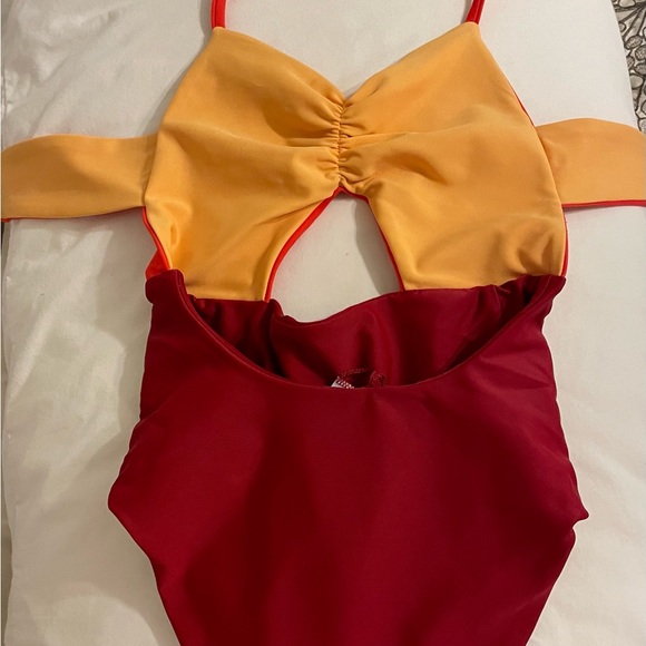 Girl’s Reversible Swimsuit,Colors gold, burgundy, & orange. Girl size 6 - Picture 2 of 8